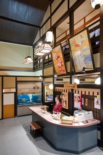 館内受付リサイズ.jpg